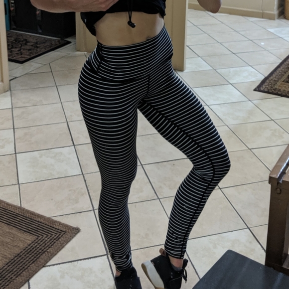 Lululemon striped wunder unders - Picture 3 of 4